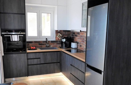 Kefalas Villa | A 3 bedroom villa w/ pool, sea views, privacy, & walk to tavernas & minimarkets