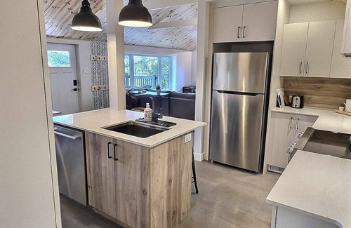 Gore Ski Chalet | A 30 Minutes de St-sauveur, Chalet Tout Équipé, Spa, Bord de lac