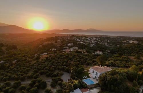 Filaki Villa | A beautiful 5bedroom villa, in a tranquil location with sea view, close to beach
