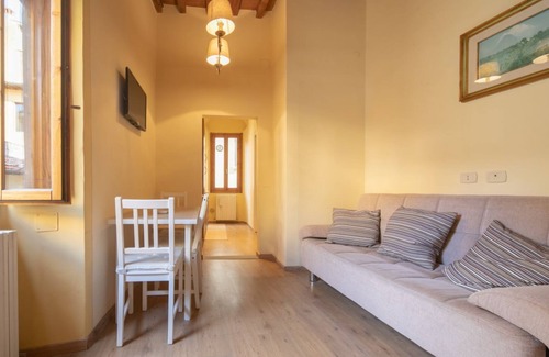 Oltrarno Apartment | A beautiful apartment a stone's throw from Piazza Pitti by Mmega