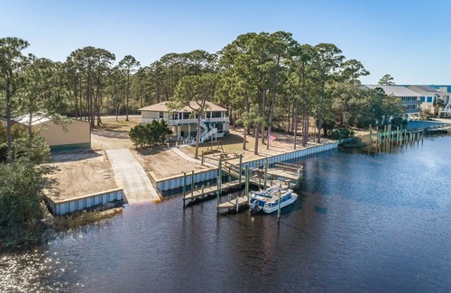 Carrabelle Apartment | A Beautiful Bayou - 1BR/1BA studio on the river