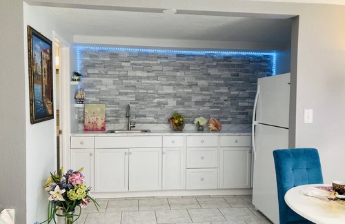 Warm Mineral Springs Apartment | A Beautiful - Cozy Studio by the Warm Mineral Springs Florida.