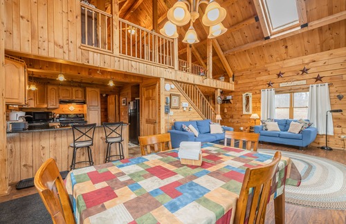 Penn Yan Cabin | A Beautiful, Fully Furnished Log Cabin Overlooking Keuka Lake