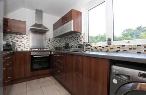 Peterborough House | A Beautiful Gem For Large Groups In Prime Location