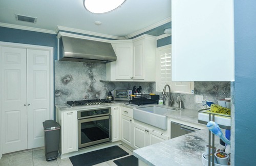 Meadows Place House | A beautiful home in a quiet neighborhood with recent updated features.