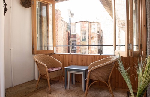 Old Town Apartment | A beautiful property steeped in history on Edinburgh's Royal Mile. Sleeps 6.