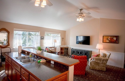 Hayden Lake House | A beautiful Retreat on beautiful Hayden Lake nestled among the gorgeous pines