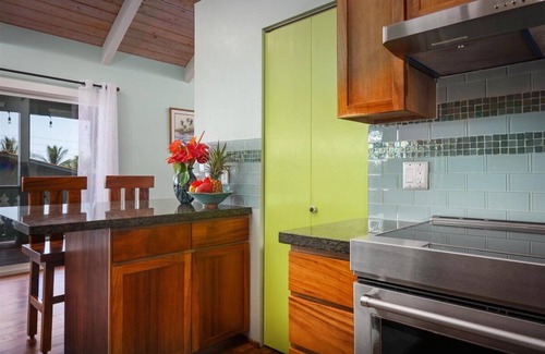 Kahaluu Bay House | A Beautiful View Beach House at Kahalu'u Bay! Snorkeling & Surfing ~ Steps Away!