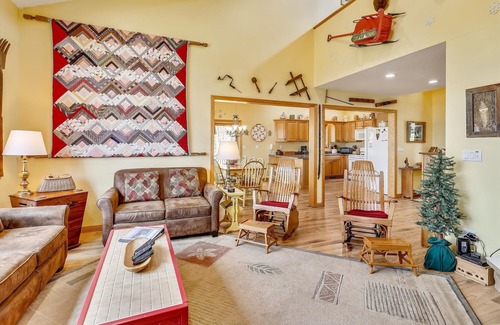 Timberline House | A beautiful view and lots of extras too! Super affordable lodging!