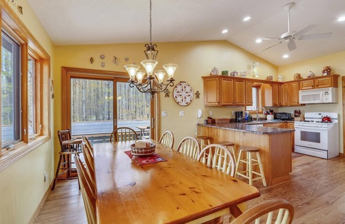 Timberline House | A beautiful view and lots of extras too! Super affordable lodging!