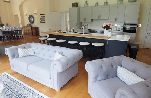 Plastow Green House | A beautifully restored hall (PH)