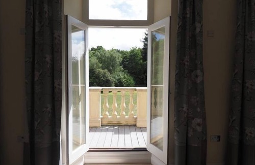 Plastow Green House | A beautifully restored hall (PH)