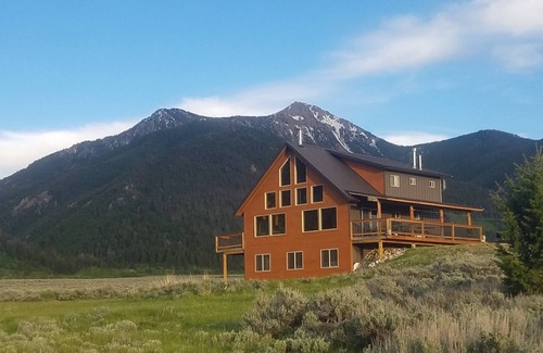 Cameron House | A bit of paradise in the Upper Madison Valley