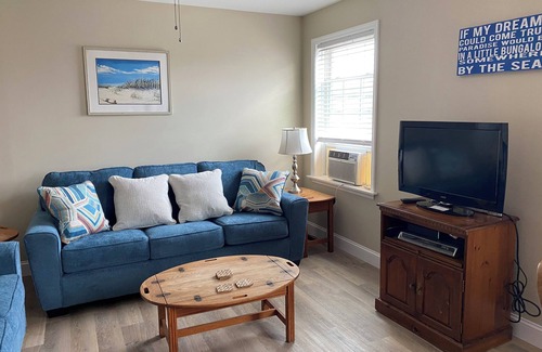 Hampton House | A Block from the BEACH!