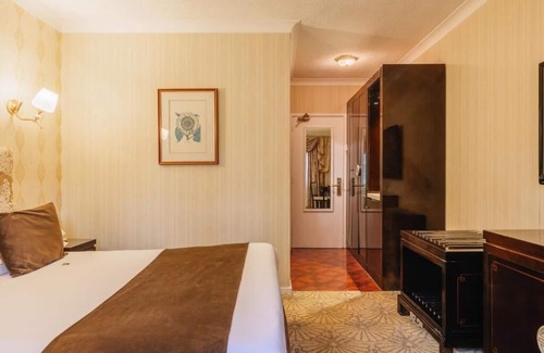 Ipswich Hotel | A Breath of Calm in Ipswich | Solarium, Pool & Gardens in Historic Escape