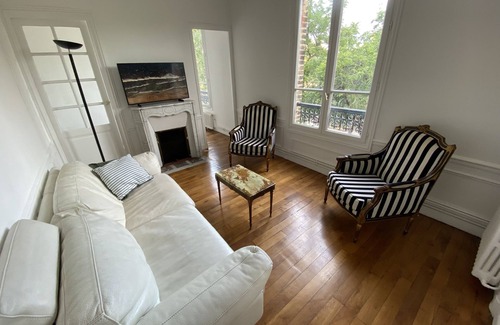 4th Arrondissement Apartment | A bright and sunny 85sqm apartment in the heart of l'Île Saint Louis.