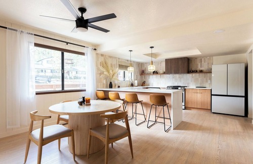 Whispering Forest Cabin | A/C ! EV Charging- Hot Tub - Gas Fire Pit - Gameroom - Modern Décor!
