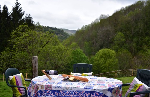 Saint-Projet-de-Salers Cottage | A Calm & Rural Retreat