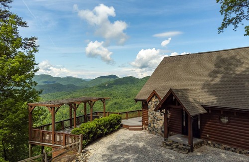 Old Fort Cabin | A Celestial Chalet | Pets, Hot Tub & Majestic Mountain Views!