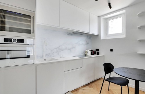 Quartier de Rochechouart Apartment | A Charming 1-BR/1BA in Montmartre