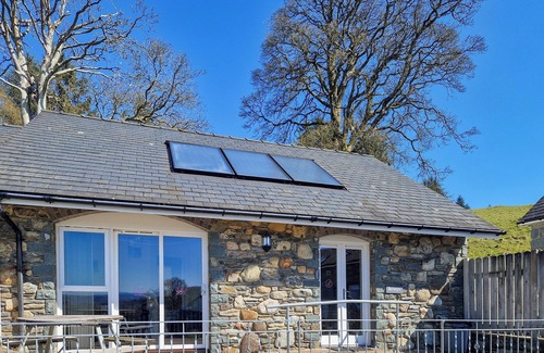 Cwmtirmynach Cottage | A charming cottage near Bala, offering private access to scenic farm walks.