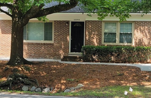 West Ashley Apartment | A-Charming Duplex- 4 miles to Downtown and Close To All Areas