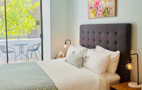 Perth Central Business District Apartment | A city oasis - full apartment with balcony