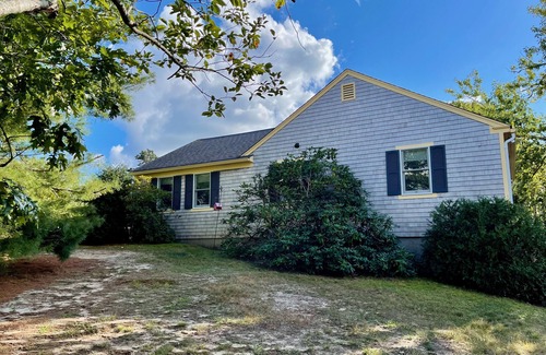 Harwich Port Cottage | A classic and sweet Cape Cod getaway with full A/C!