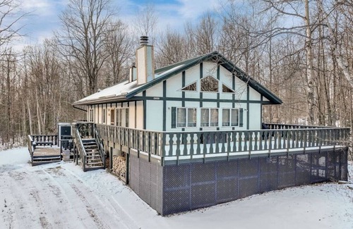 Bessemer House | A Comfortable & Spacious Retreat in the Powderhorn Village