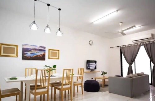 Gelang Patah House | A Comfy 4BR Home Near Legoland & Hello Kitty