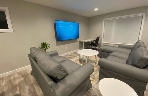 Chatham-Kent House | A complete home in Chatham, Ontario, Canada. (Sleeps 8)