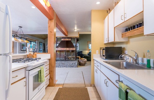 Sun Valley House | A comtemporary home that is great for families & large groups just 6 miles North