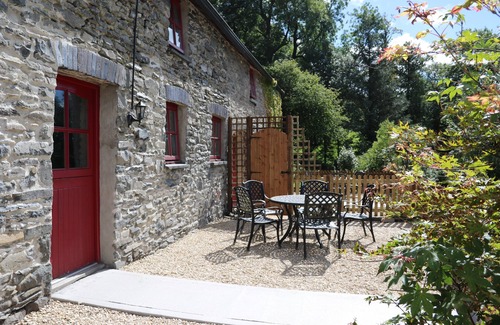 Lampeter Cottage | A cosy former horse stable with stone walls and old beams throughout
