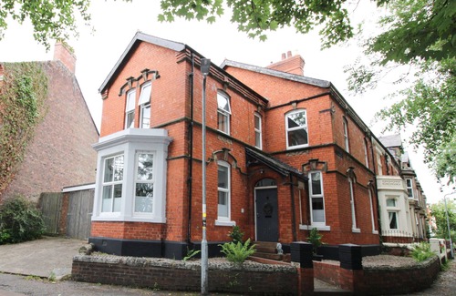 Carlisle Cottage | A cottage that sleeps 8 guests in 4 bedrooms