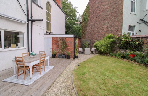 Carlisle Cottage | A cottage that sleeps 8 guests in 4 bedrooms