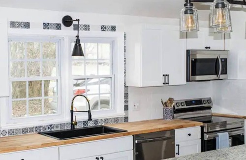 Goodspring House | A Country Coffee Get Away
