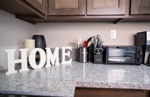 Los Angeles House | A cozy 2BR 2Bath vacation home close to DTLA, USC, Arts District & CRYPTO ARENA!