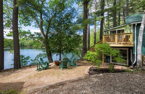 Turner Cabin | A Cozy Getaway - Waterfront, Fire Pit, Knotty Pine, Kayaks