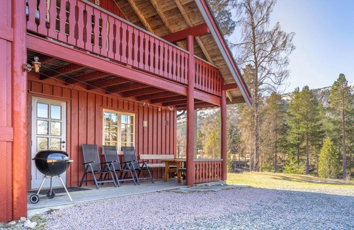 Kviteseid House | A cozy home for 16 people by the water