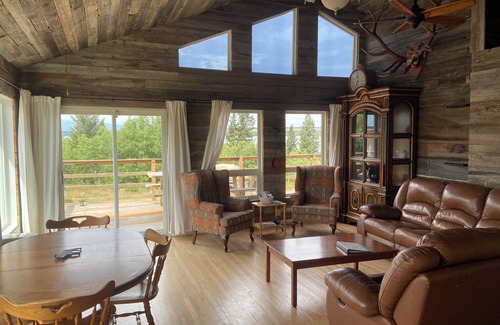 Babb House | A cozy house with beautiful views minute’s from Glacier National Park.