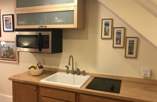 Cardozo Apartment | A Cozy-kept Secret Studio Located In The Heart Of 14/u St/logan Corridors