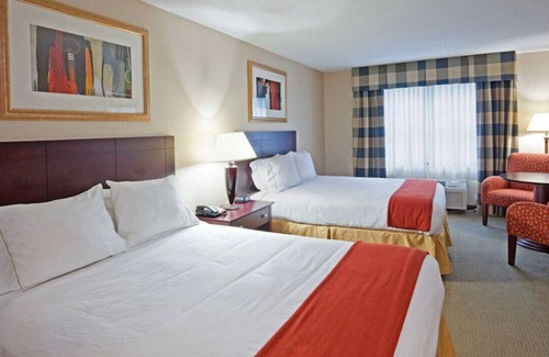 Freeport House | A Dazzling Room for Your Crew! W/ Modern Amenities