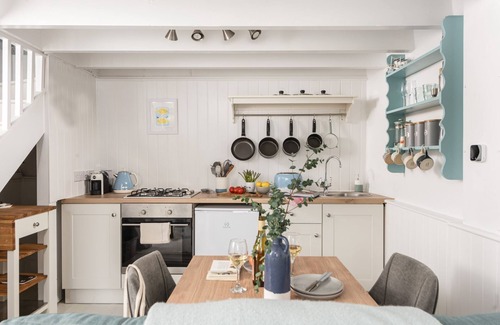 Newlyn Cottage | A delightful character cottage for couples and their dogs in the heart of Newlyn in Cornwall