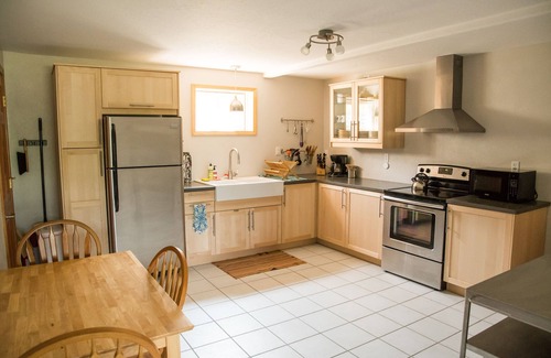 Alberton Apartment | A delightful view from a river farm