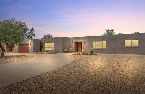 Bel Air Ranch Estates House | A Desert delight "Casa de Naranja"