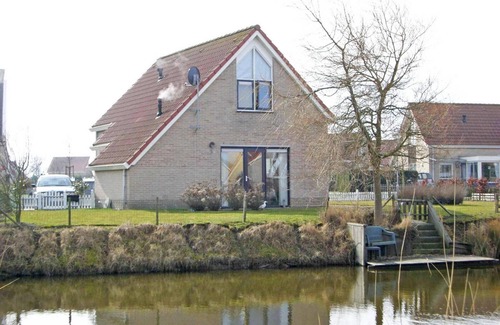 Breskens House | A detached 6-person bungalow with approx. 102m2 of living comfort and a lovely garden right by the water.