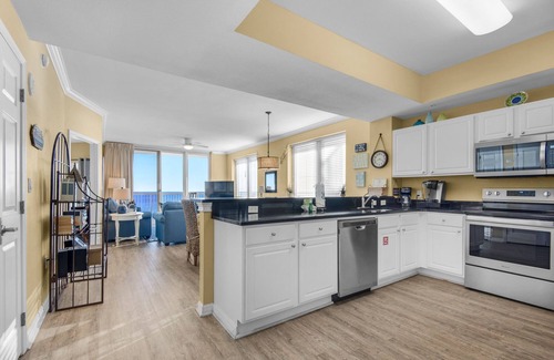 Navarre Beach Condo | A FAMILY FAVORITE~ FREE BEACH SVC ~ 153 + 5 STAR REVIEWS! Make memories!