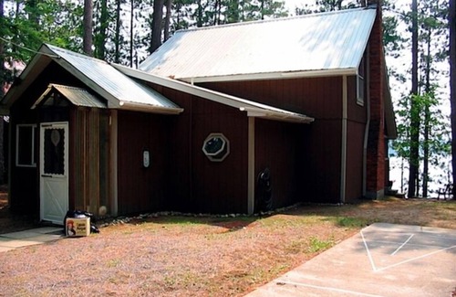 Brantingham Cottage | A family friendly camp - like home.