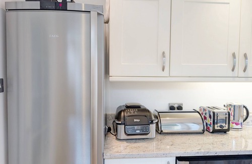 Bognor Regis Cottage | A family house that sleeps 12 guests in 6 bedrooms