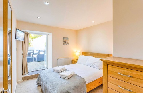 Brixham House | A few minutes’ walk from the harbour, with sea views and 7 bedrooms